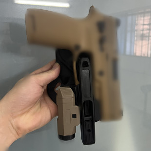P320 VP9 M17沙鹰图1911 LB2011 G17带灯下挂战术快拔套N1枪套G19