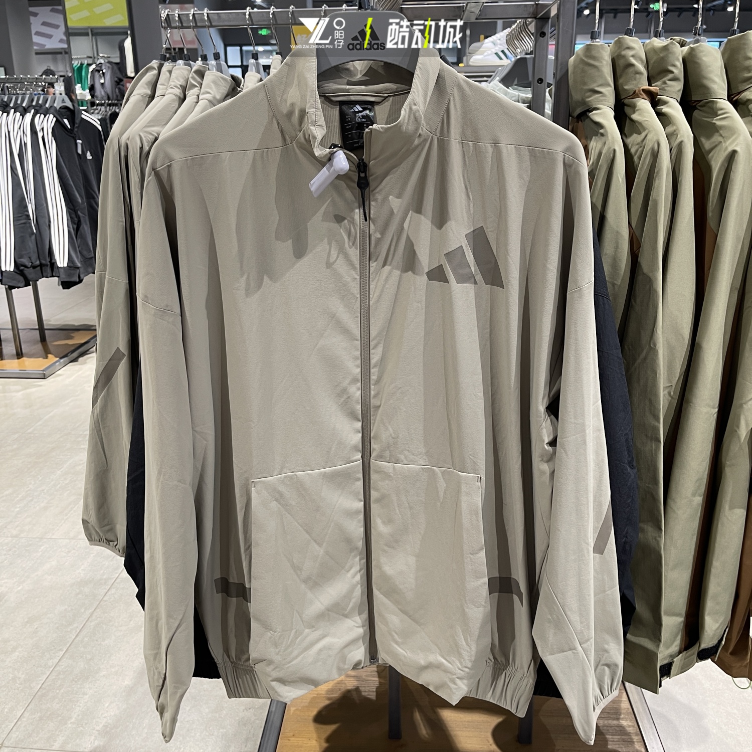 专柜正品Adidas男女简约运动夹克