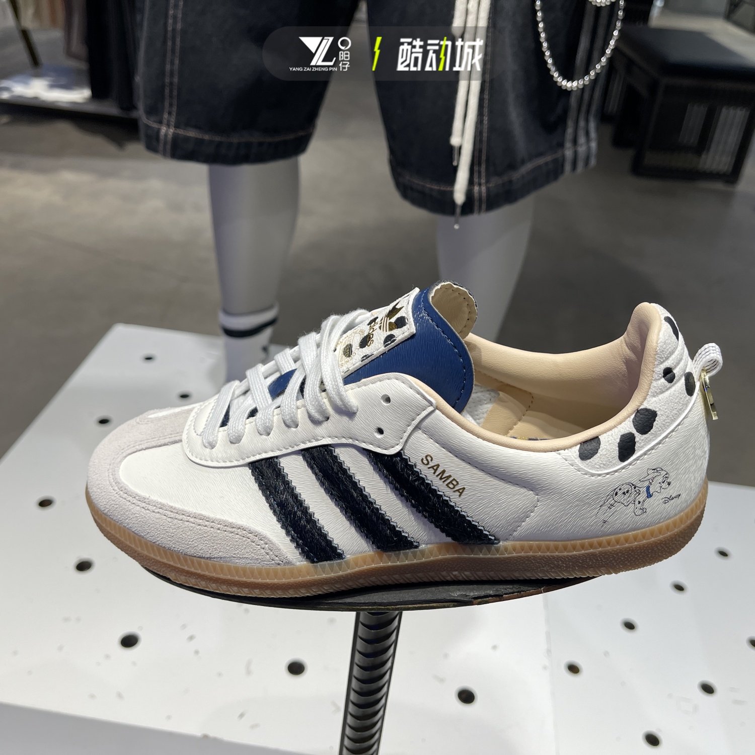 专柜正品Adidas男女运动鞋板鞋