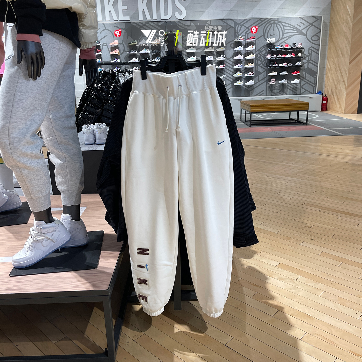 耐克女运动加绒束脚长裤