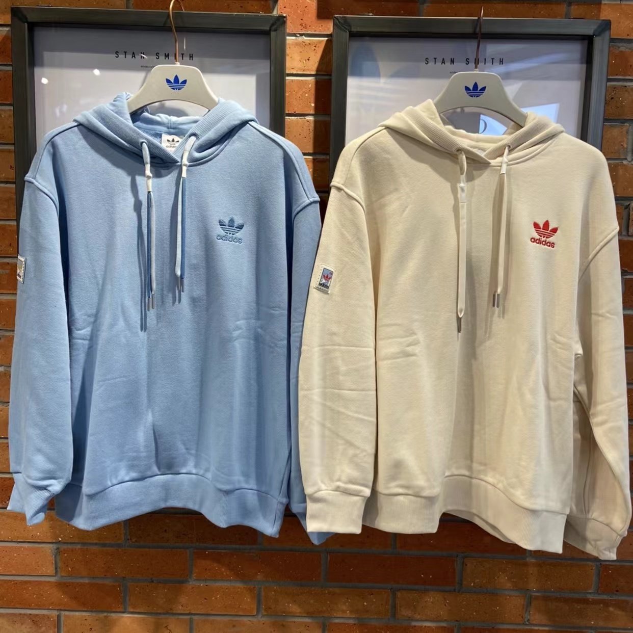 阿迪达斯女卫衣休闲连帽套头衫