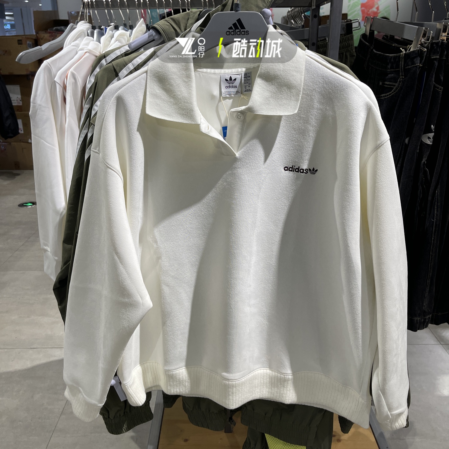 专柜正品Adidas女子简约运动卫衣