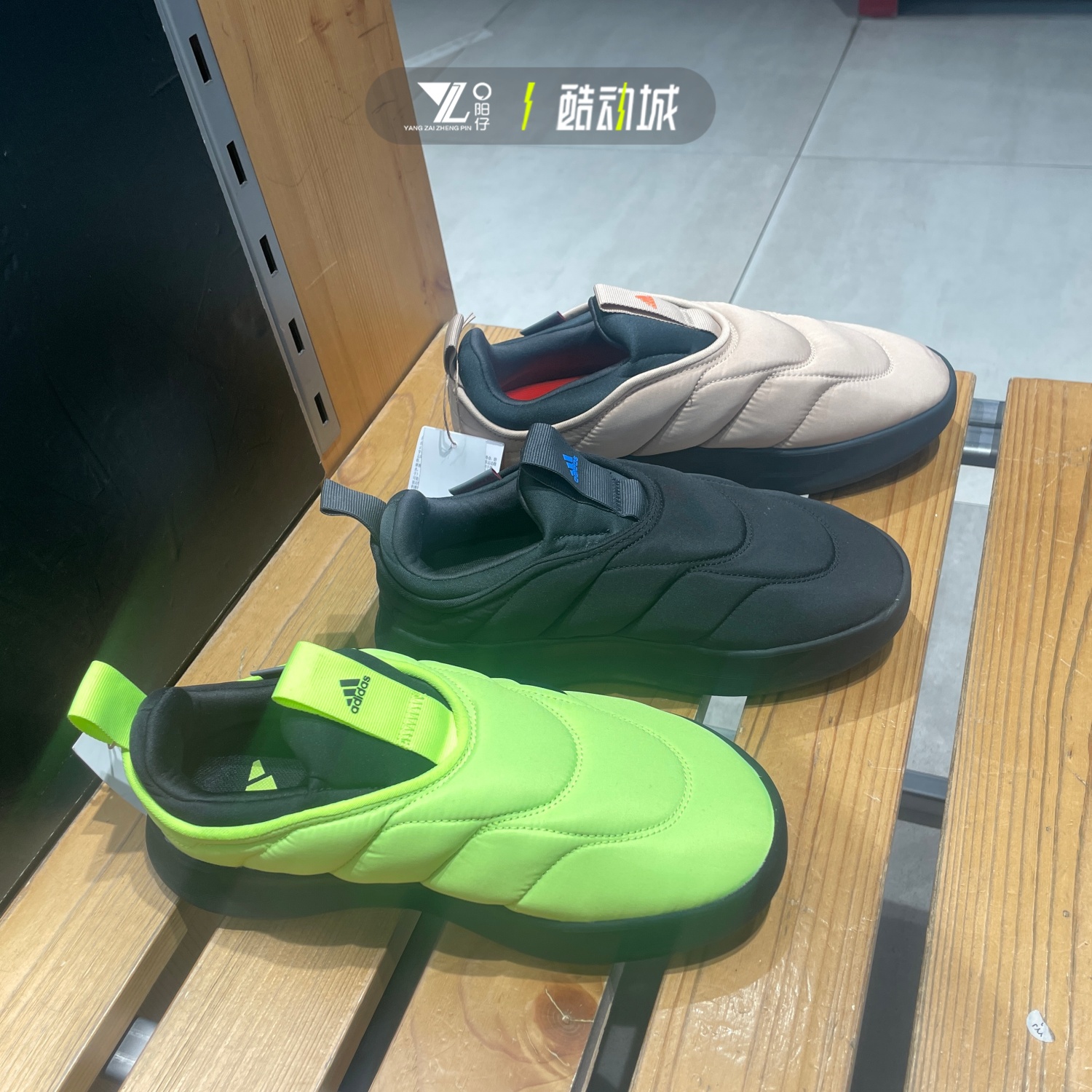 阿迪达斯男女舒适运动休闲鞋