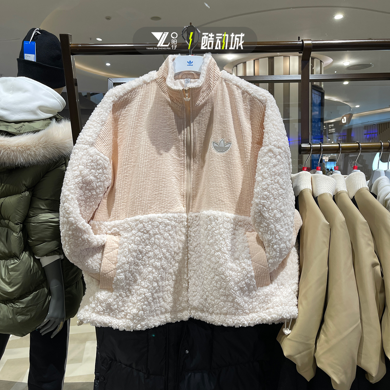 HY4255adidas三叶草女士羊羔毛