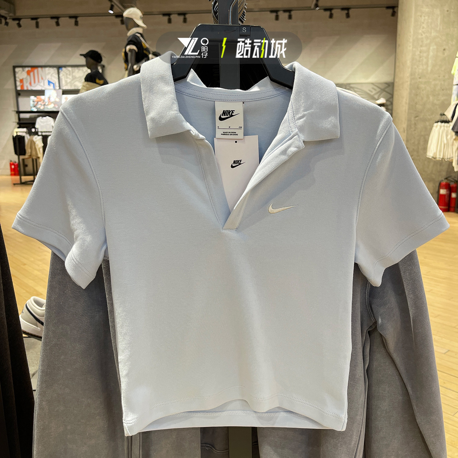 nike耐克女子25夏季新款天蓝色POLO衫短袖短款露脐T恤DV7885-423,运动服/休闲服装,运动POLO衫,淘宝优惠券,粉丝福利购,淘宝优惠卷