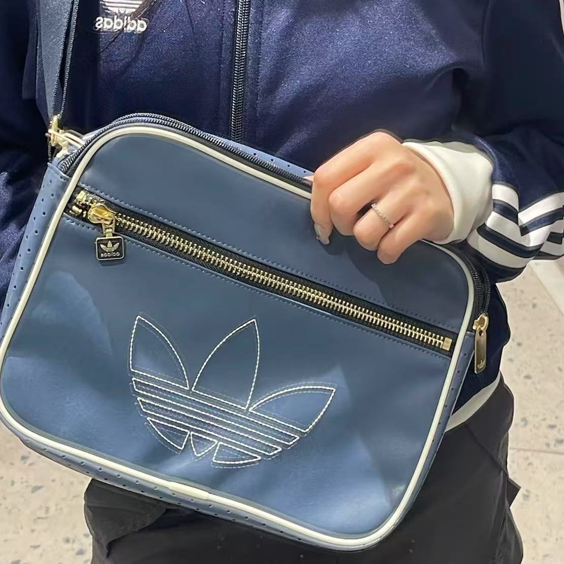 专柜正品Adidas男女简约斜挎包