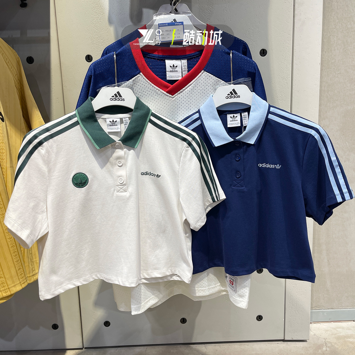 阿迪达斯三叶草女子短款露脐短袖