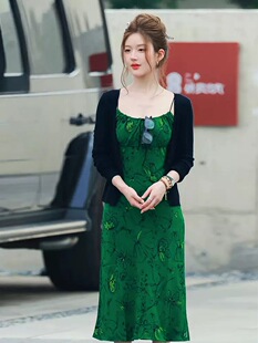 现货赵露思明星同款绿色芭蕾少女与蝴蝶印花桑蚕丝吊带连衣裙