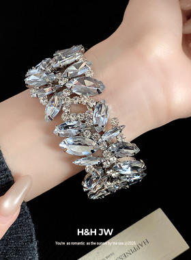 新款镶钻蝴蝶时尚开口手镯臂环个性冷淡风气质手环轻奢高级感手饰