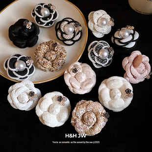 镶钻珍珠布艺花朵时尚胸针轻奢高级感别针小众气质百搭胸饰饰品女