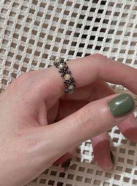 2025新款爆款精致独特小众装饰食指设计弹力串珠戒指女轻奢高级感