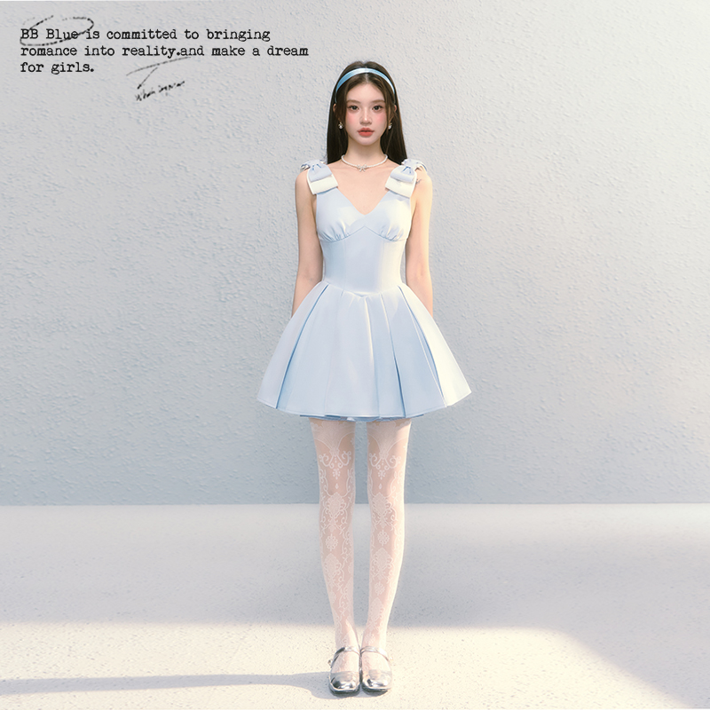 BB BLUE/学院千金/法式高级感圆领V字短裙礼服女夏无袖吊带连衣裙