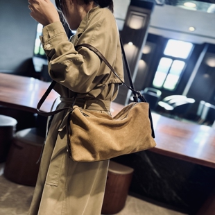 欧美时尚休闲百搭真皮女包2026年新款头层油腊牛皮单肩腋下包女