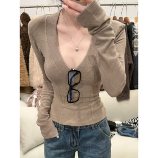 大码 v领t恤女秋冬简约百搭辣妹风显瘦上衣 胖mm纯欲风复古鱼骨长袖