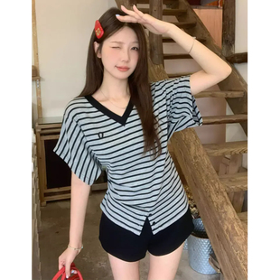 别致修身 大码 T恤女夏季 胖MM韩版 显瘦上衣 撞色V领条纹掐腰开叉短袖