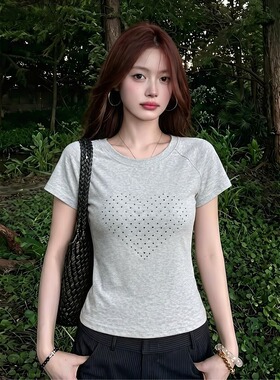 大码简约风圆领爱心短袖T恤女胖MM夏季灰色显瘦百搭设计感上衣潮