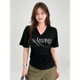 大码胖mmV领字母印花显瘦短袖T恤女夏季黑色修身高级感韩版上衣潮