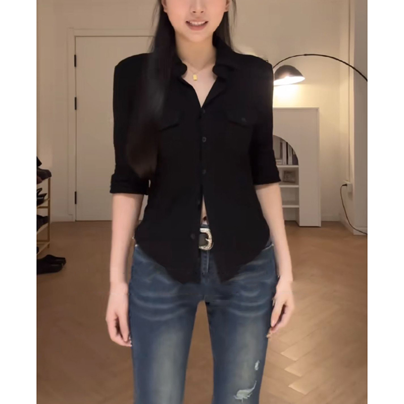 早秋显瘦穿搭黑色上衣女