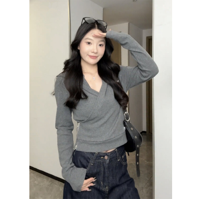 设计感交叉连帽长袖卫衣女