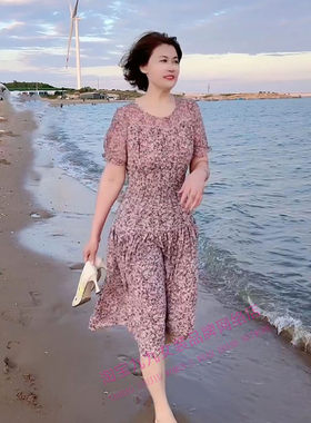 粉色碎花连衣裙中年女士夏季