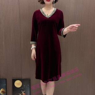 轻奢重工钉珠丝绒连衣裙女冬季新款大码长袖V领中长裙高级感显瘦