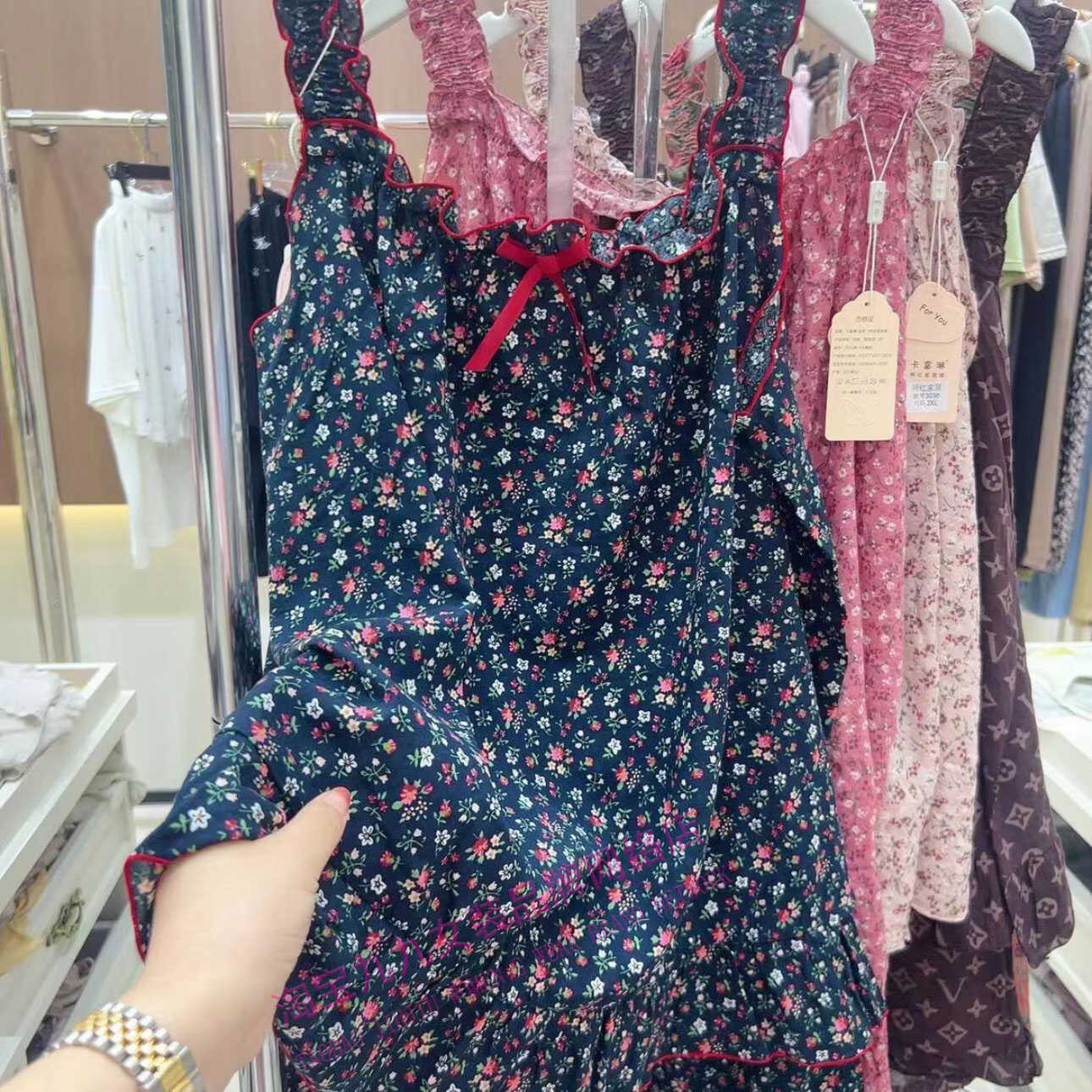 洋气麻纱碎花家居服套装女士夏季透气薄款宽肩吊带短裤睡衣两件套
