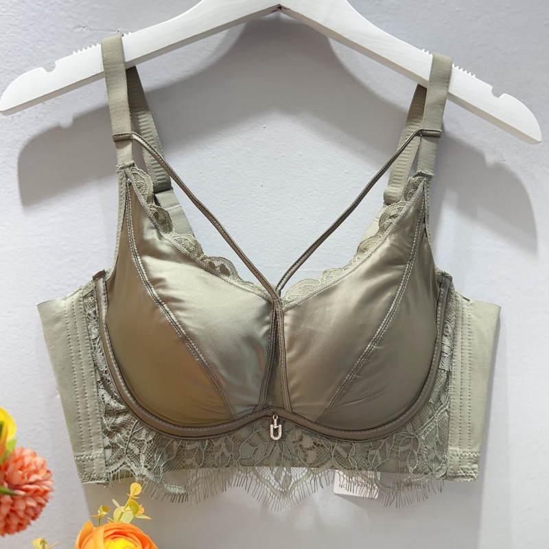 小胸立挺聚拢无痕秋季女式B罩杯