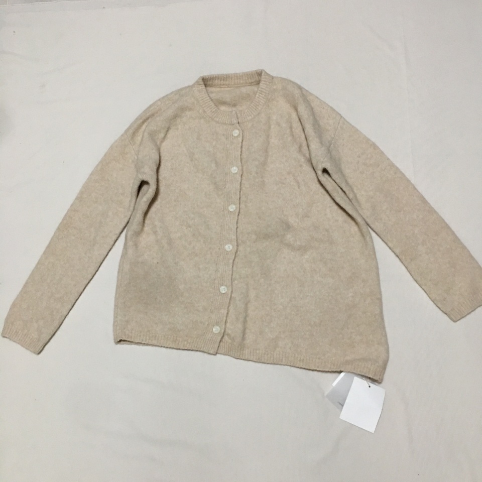 31绵羊毛10马海毛混纺燕麦色米色不规则设计斜下摆慵懒风宽松开衫