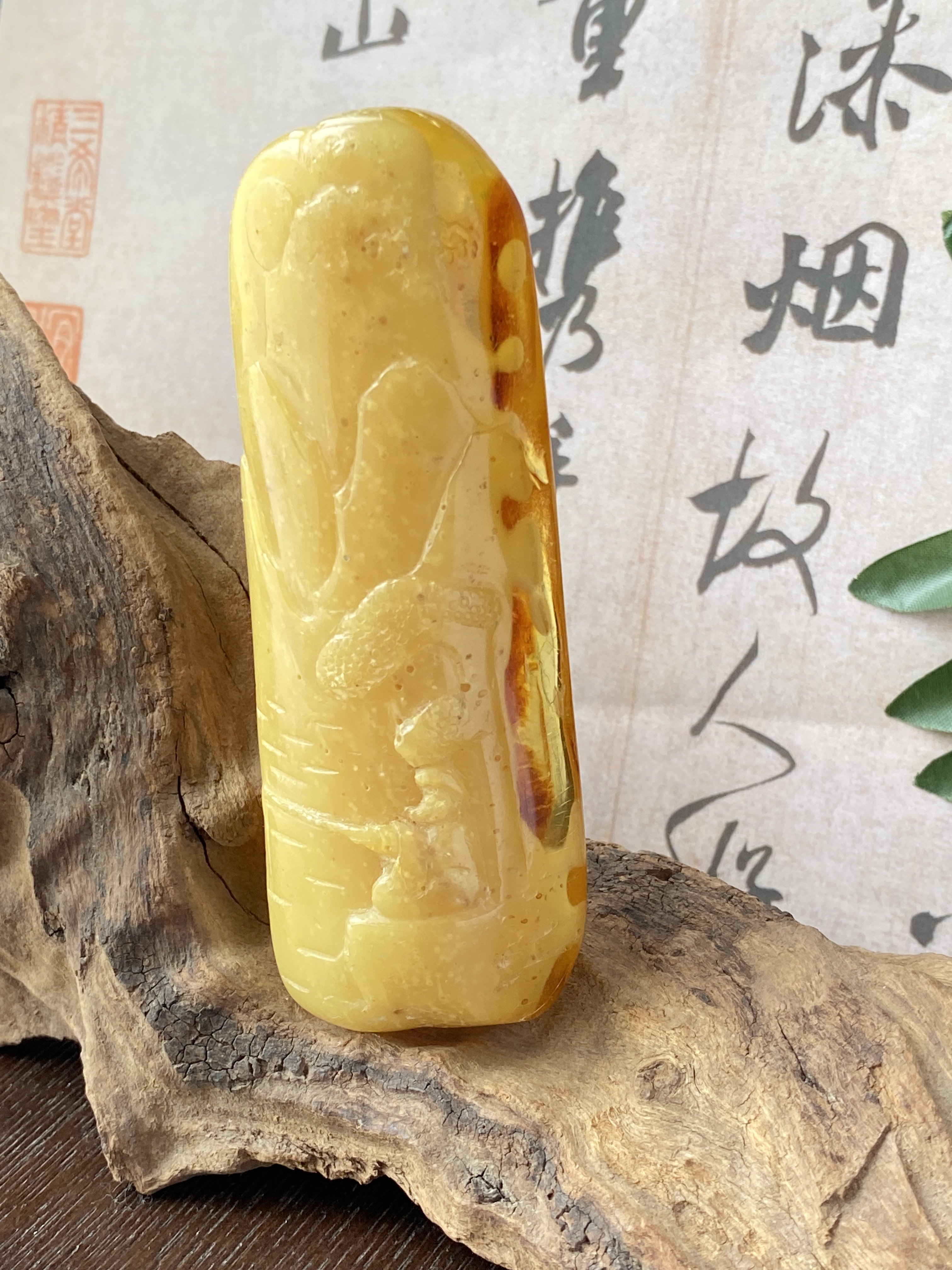 波罗的海蜜蜡寒江独钓摆件 鸡油黄原皮俏色雕刻 无杂裂蜜蜡手把件