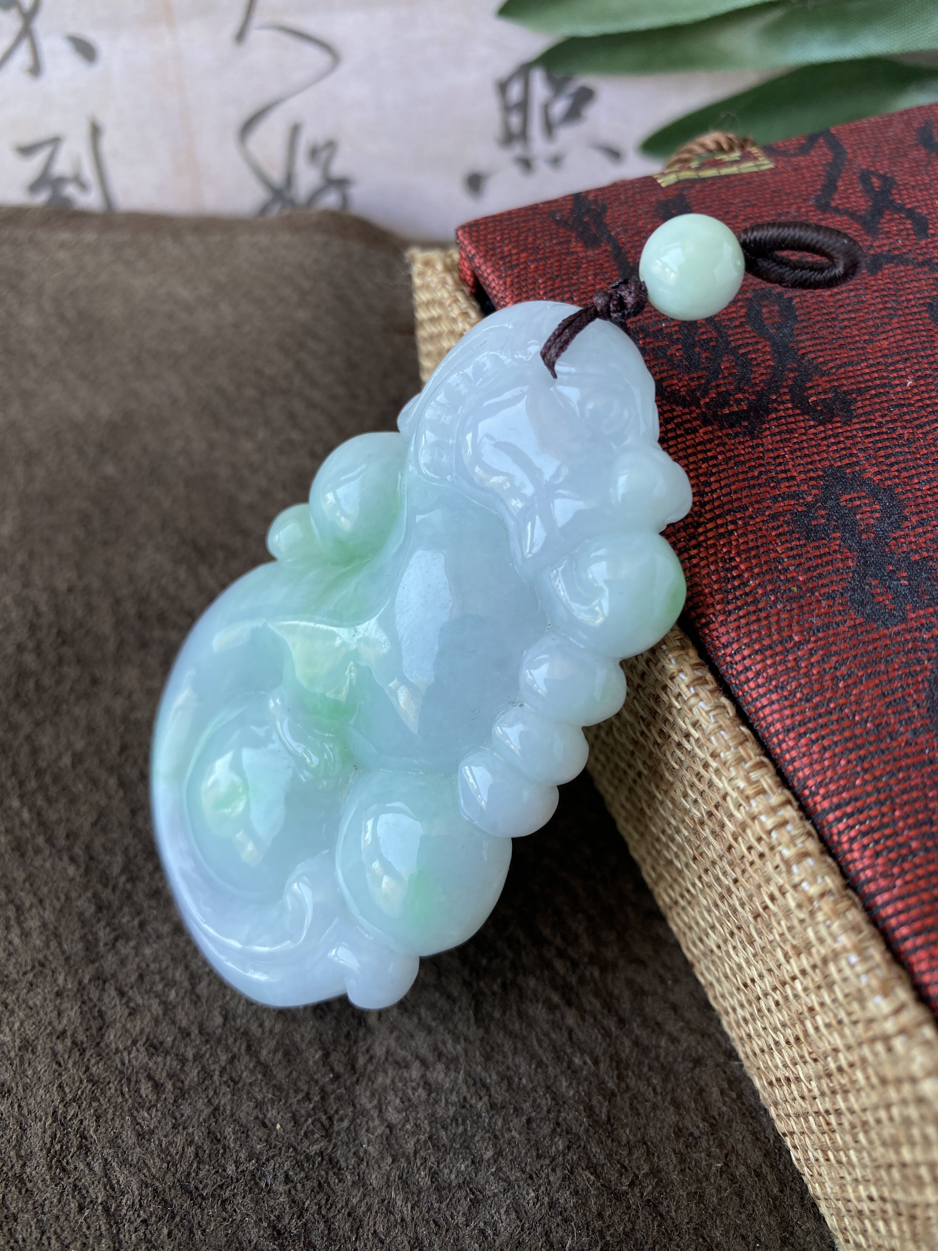 飘绿翡翠瑞兽挂件 俏色巧雕如意貔貅 玉石项链挂饰