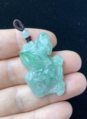 天然A货翡翠猴子吊坠 冰种飘绿灵猴献瑞挂件 福寿双全玉佩 附证书