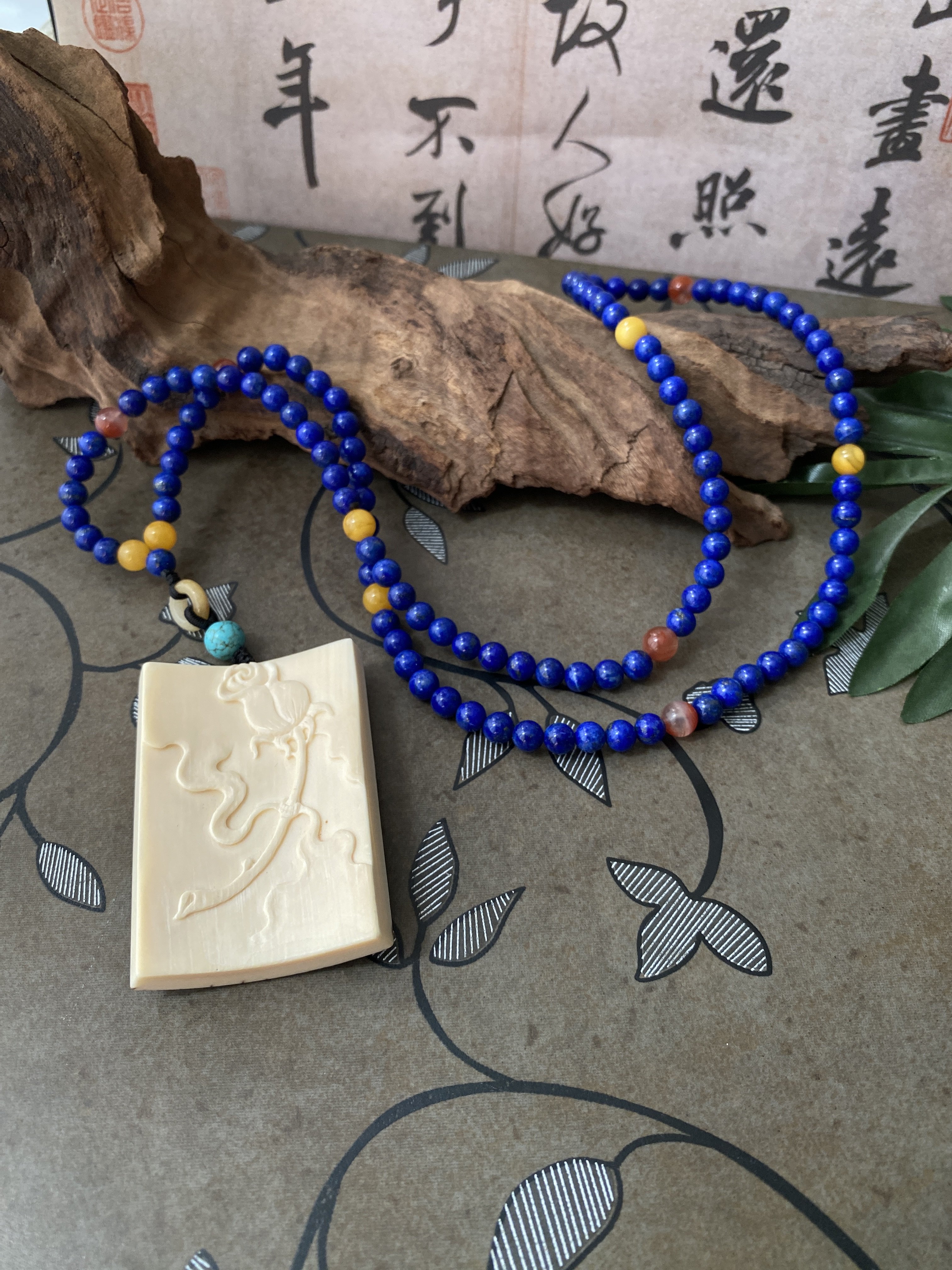 天然青金石圆珠搭配蜜蜡南红款项链 猛犸牙红皮手工雕刻玫瑰花牌