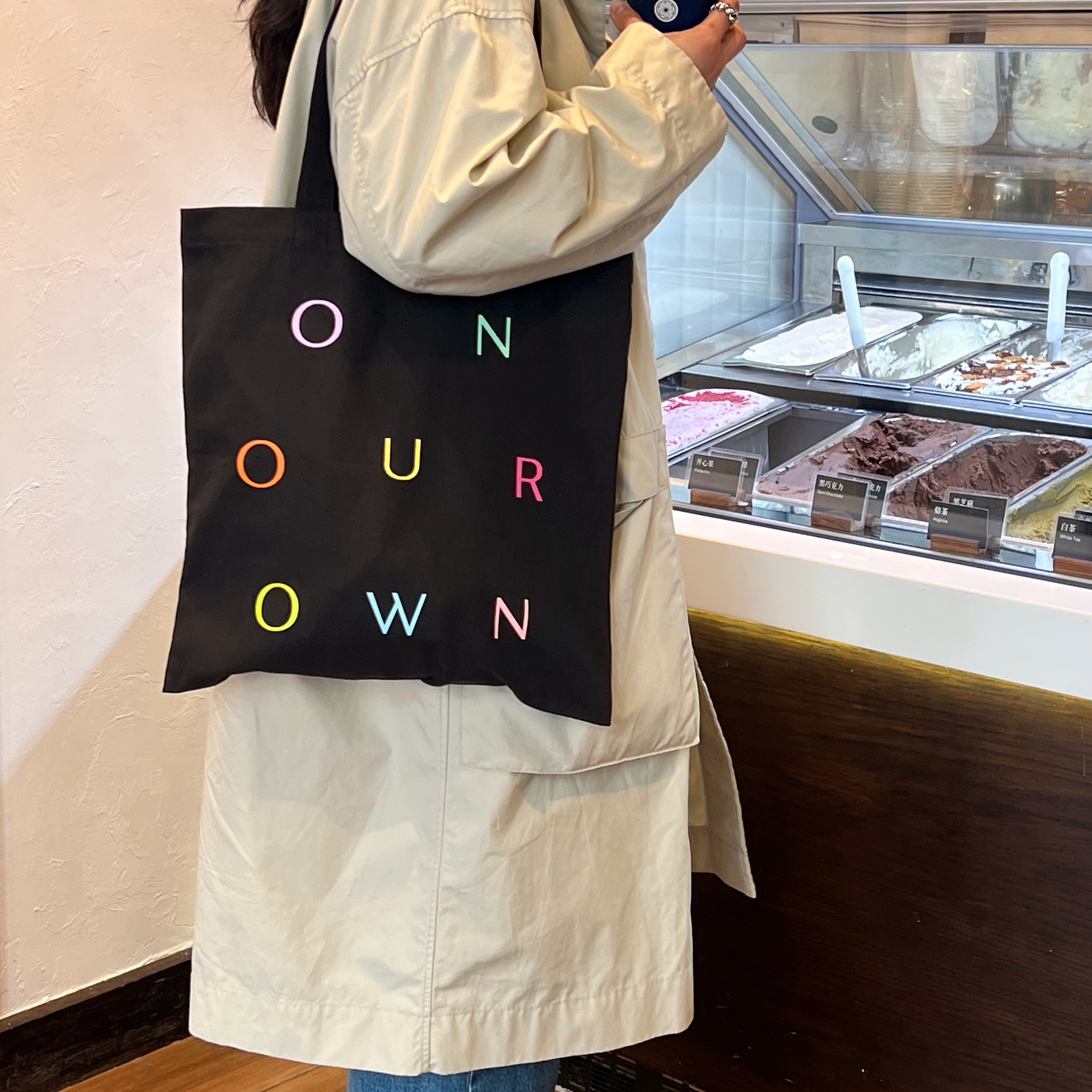 OnOurOwn彩色单肩帆布包