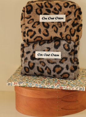 On Our Own 原创 大象灰肉桂棕豹纹毛呢吐司收纳包 拉链收纳袋