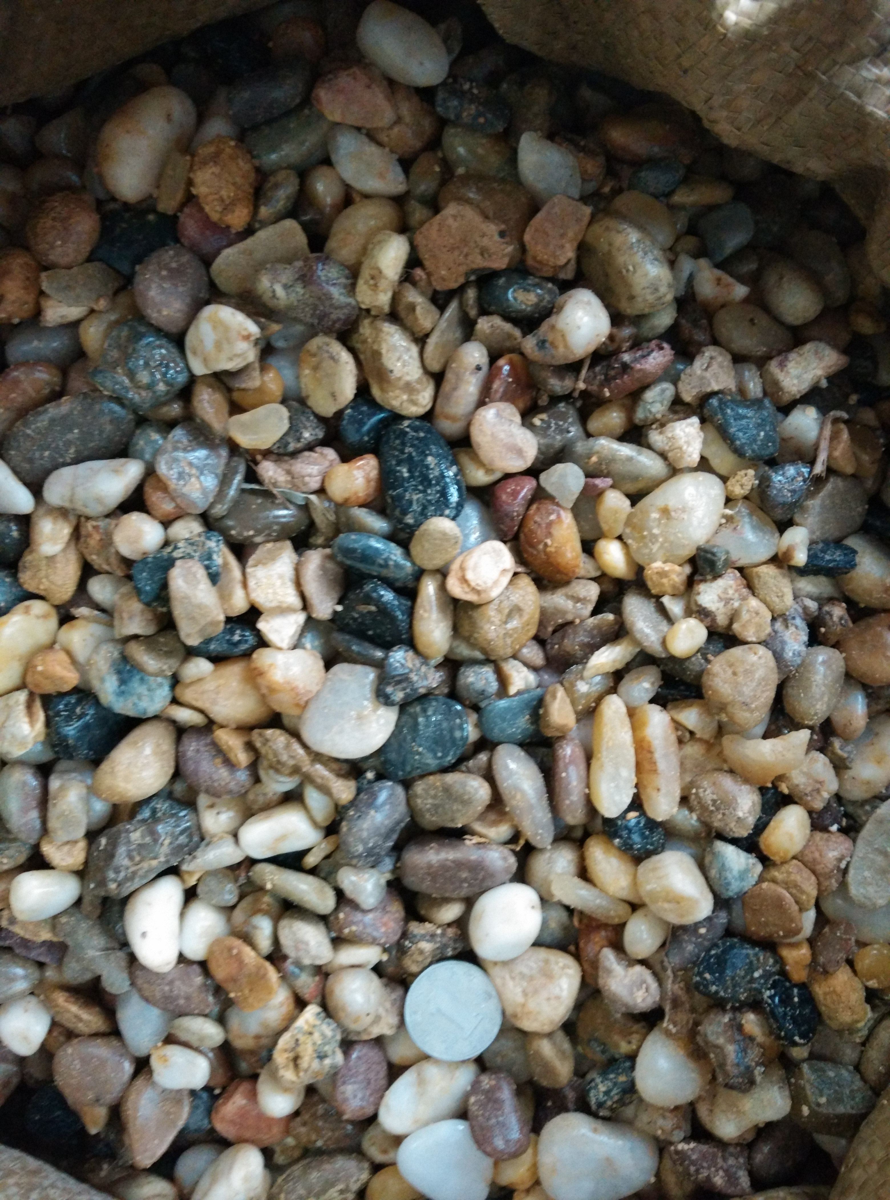 豆石地暖石子地暖找平专用石子鱼缸装饰地面耐热毛石鹅卵石铺面