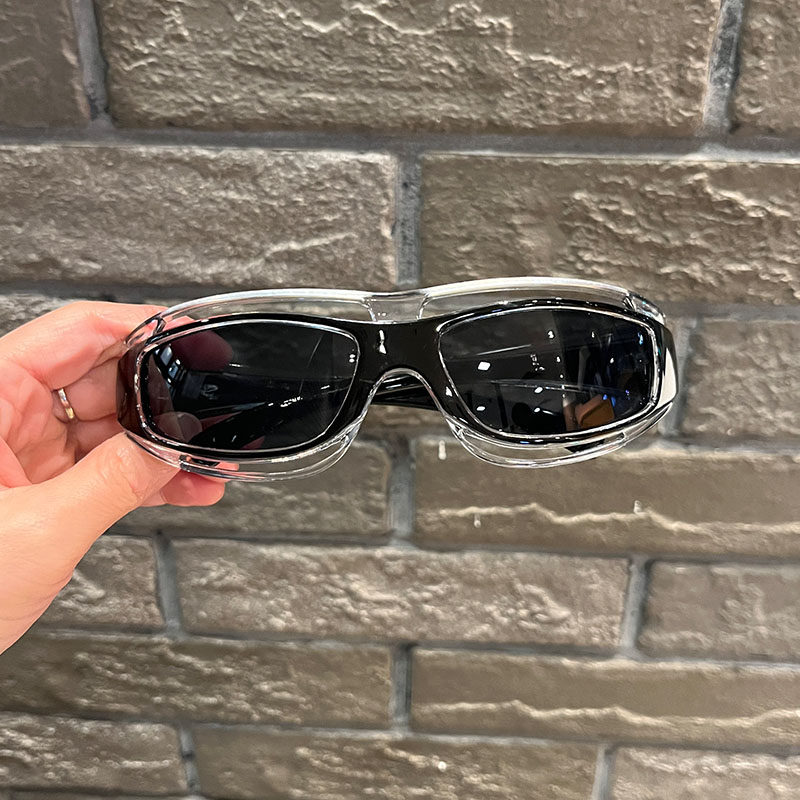 大童时尚黑色舞台街拍眼镜