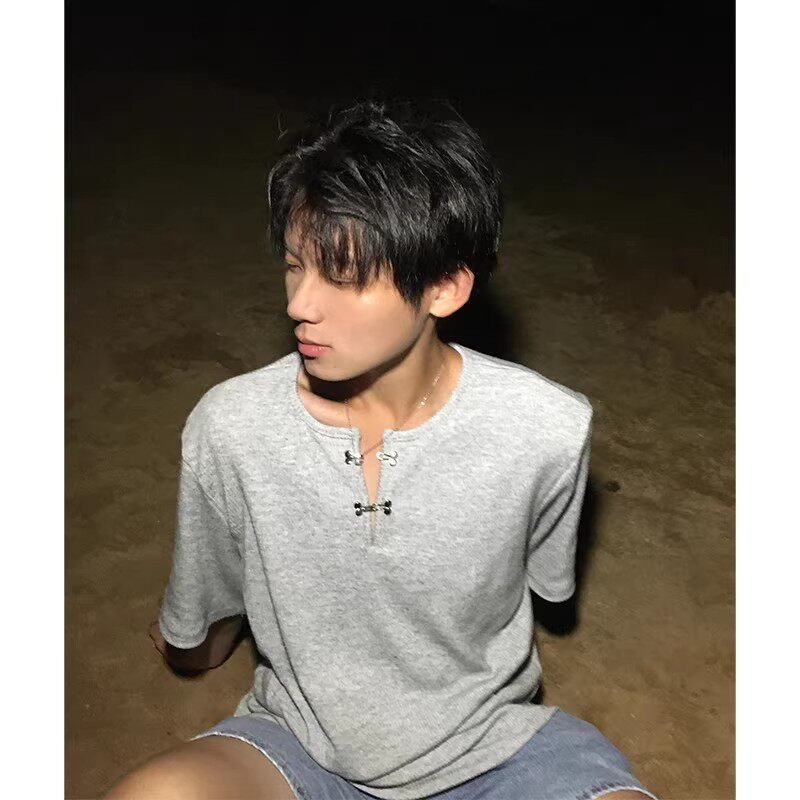 金属扣小众设计感灰色T恤男生韩版高级感美式氛围感短袖夏季男款