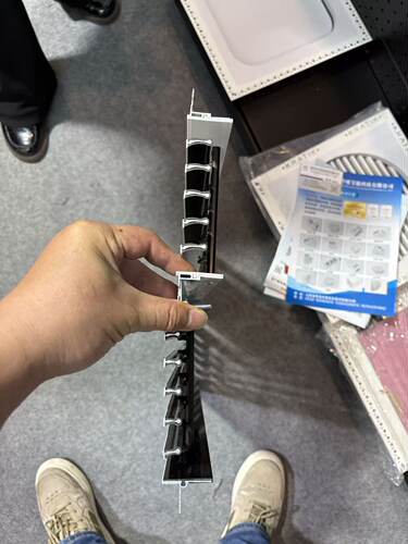 极简线型加长中央空调出风口，塑包铝风口
