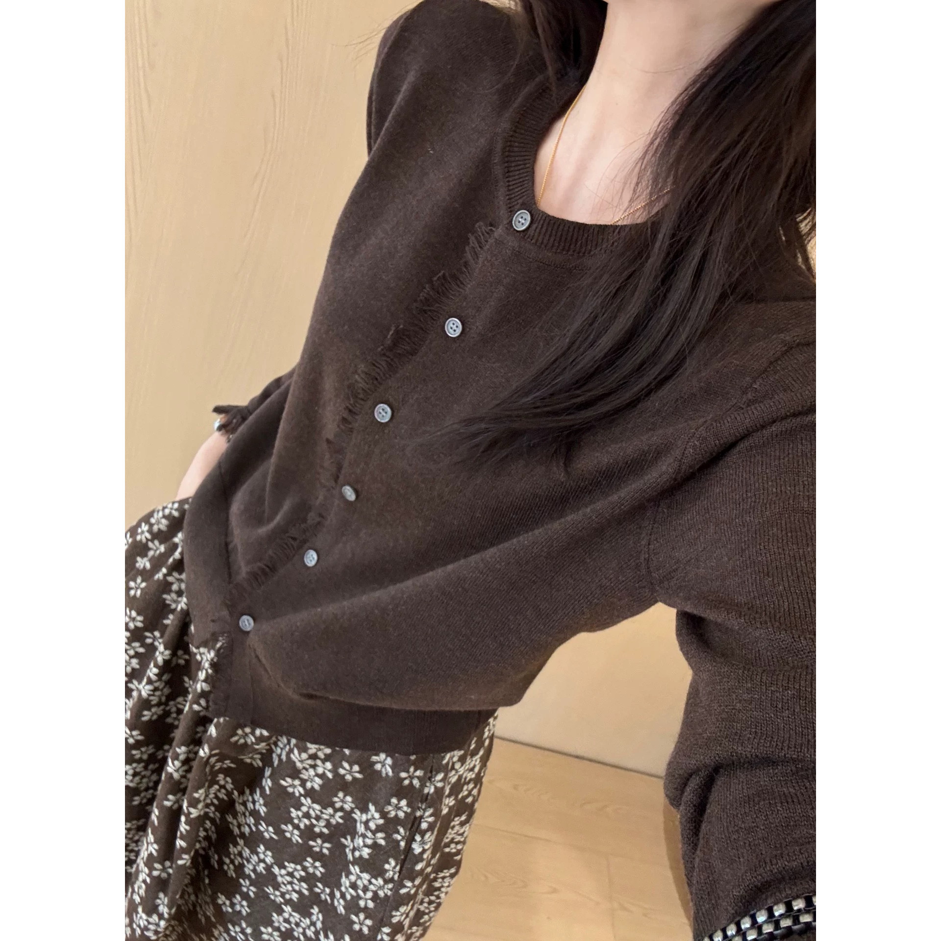 话里精致老钱风圆领针织开衫女纽扣毛衣秋季穿搭上衣修身短款外套图片