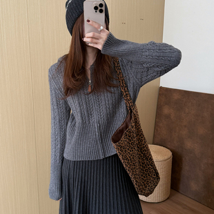 话里简约风连帽麻花毛衣2025冬季新款百搭减龄休闲上衣针织衫女