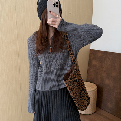 话里简约风连帽麻花毛衣