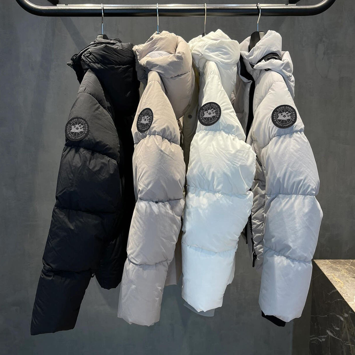 大鹅黑标羽绒服面包服男士款2025冬季新款加绒保暖黑色外套情侣款