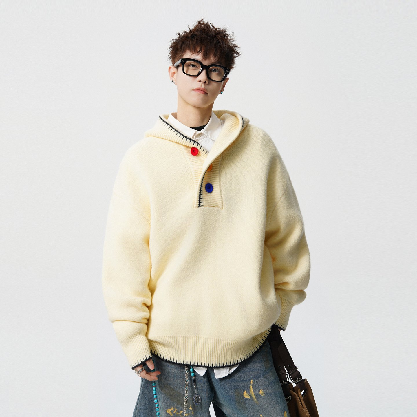 多巴胺撞色纽扣半开衫连帽毛衣男