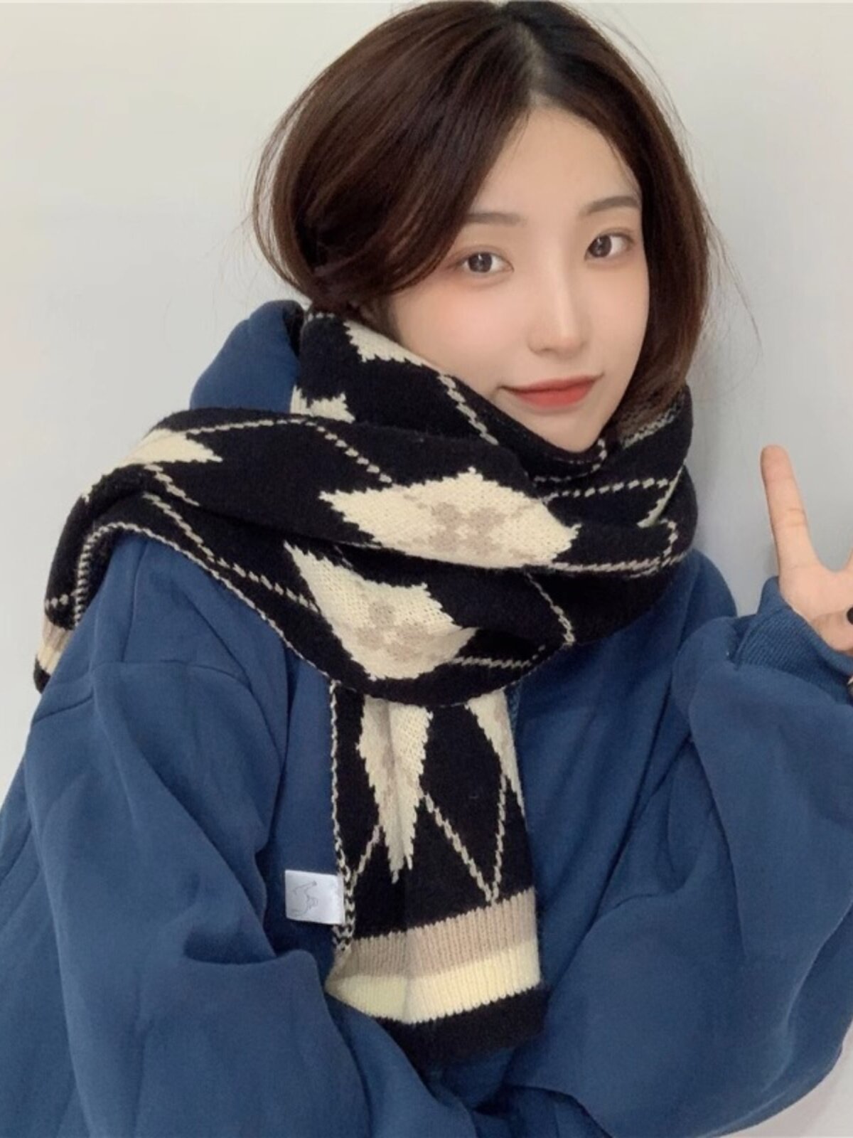 CENCE KAER FRENCH AUTUMN WINTER WARM SWEET PLAID COUPLE SHAWL NECK WOMAN BLACK AND WHITE CONTRASTING DIAMOND SCARF