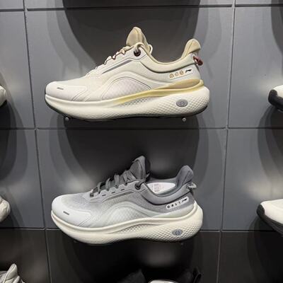 李宁男春季新款反光防泼水休闲鞋