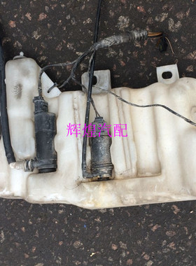 E60 520 523 525 530 E90 320 X5 E70 X6 E66 X3雨刮喷水壶