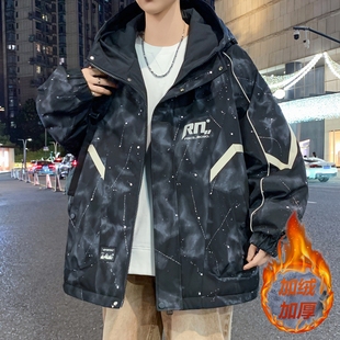 以冲锋衣外套冬季加绒加厚连帽工装夹克男款青少年扎染冬装棉衣純