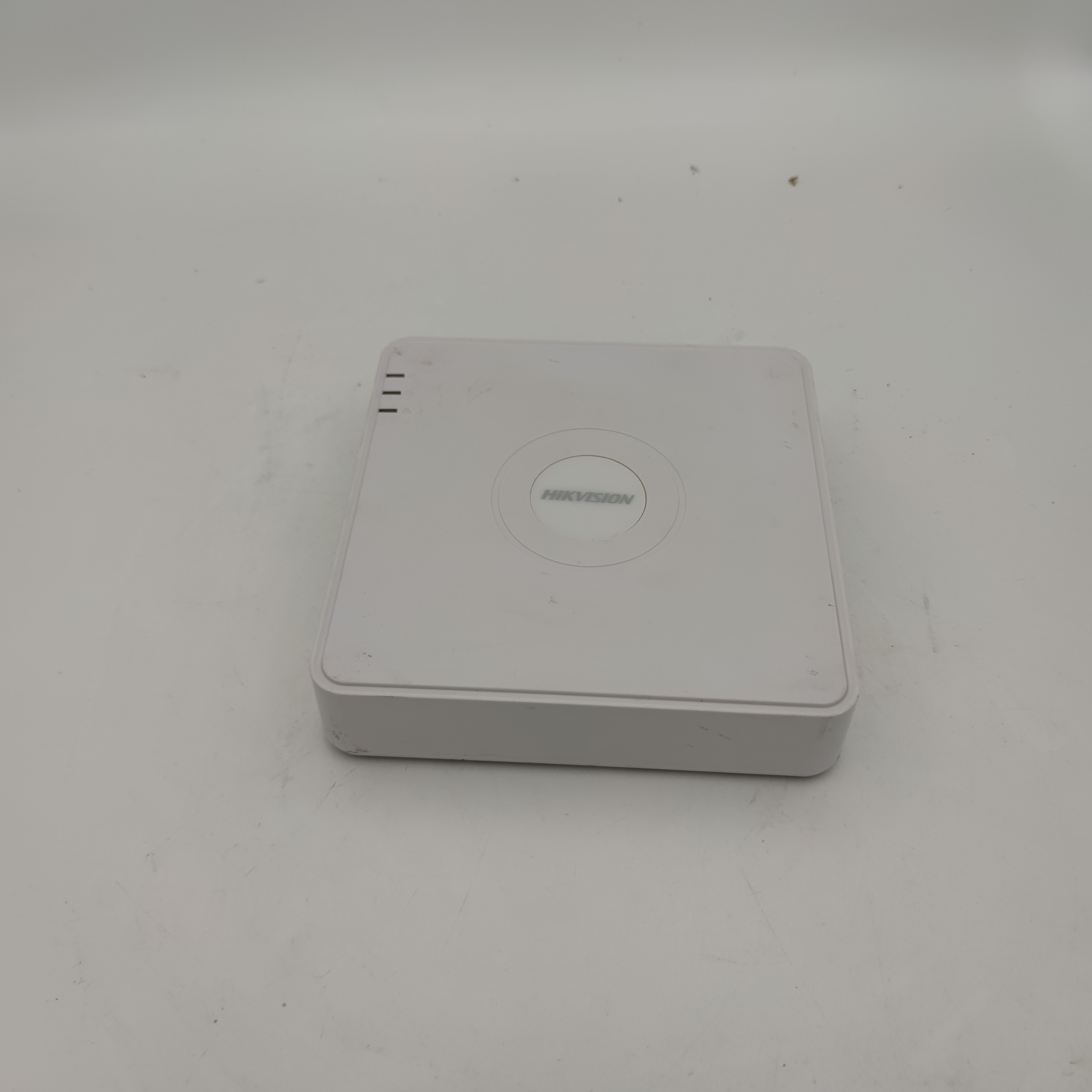 二手 海康威视DS-7104/7108N-F1 H264 200W NVR 网络硬盘录像机
