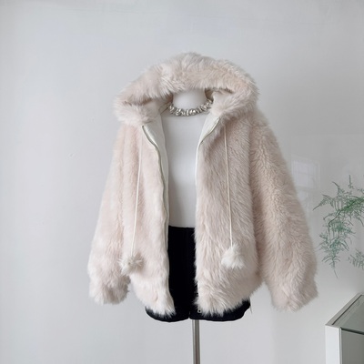 陈佳楠冬日小雪球连帽小毛球毛绒夹棉外套 仿狐狸环葆皮草