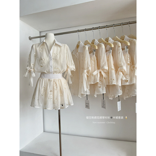 八盖pinky 氧气学妹 精致镂空刺绣花绑带上衣套装 高腰半裙 piggy